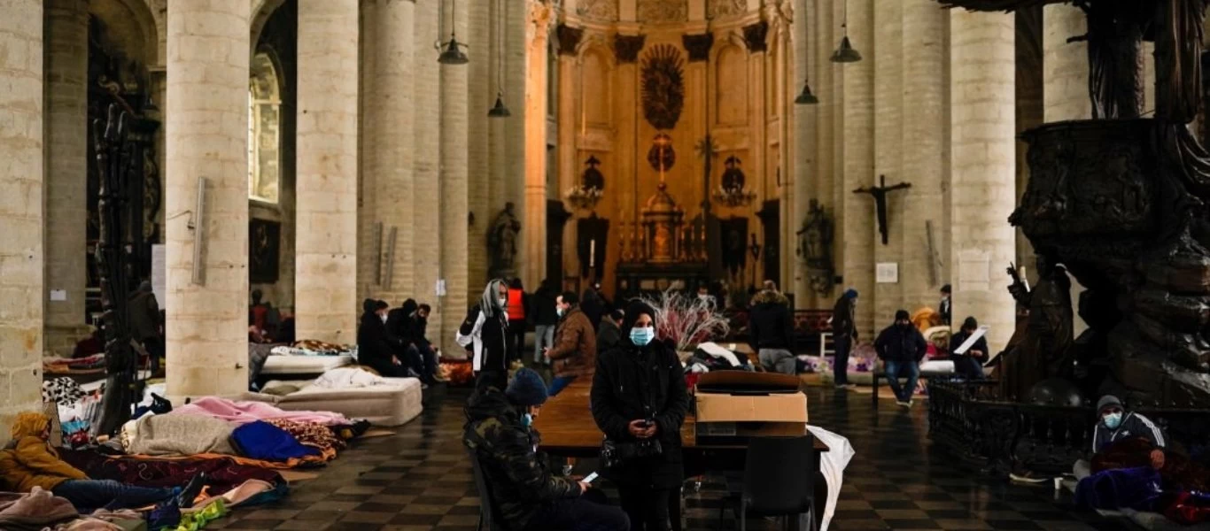 Βέλγιο: Παράνομοι μετανάστες πραγματοποίησαν κατάληψη σε εκκλησία (φώτο - βίντεο)